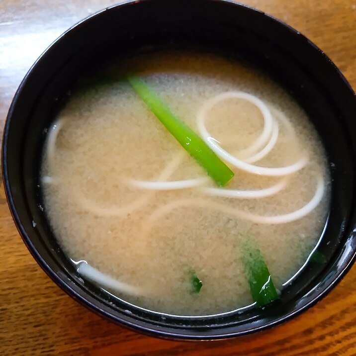 素麺とニラの味噌汁